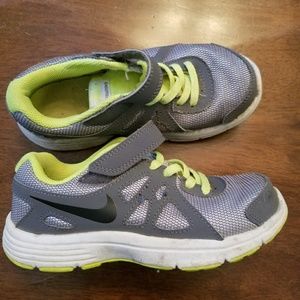 Boys nike tennis shoes